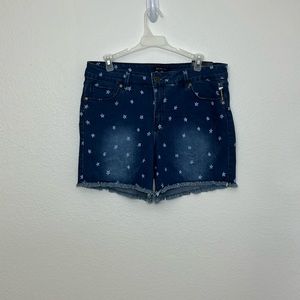 RELATIVITY CUFFED SHORT SIZE 12 Stars raw hem